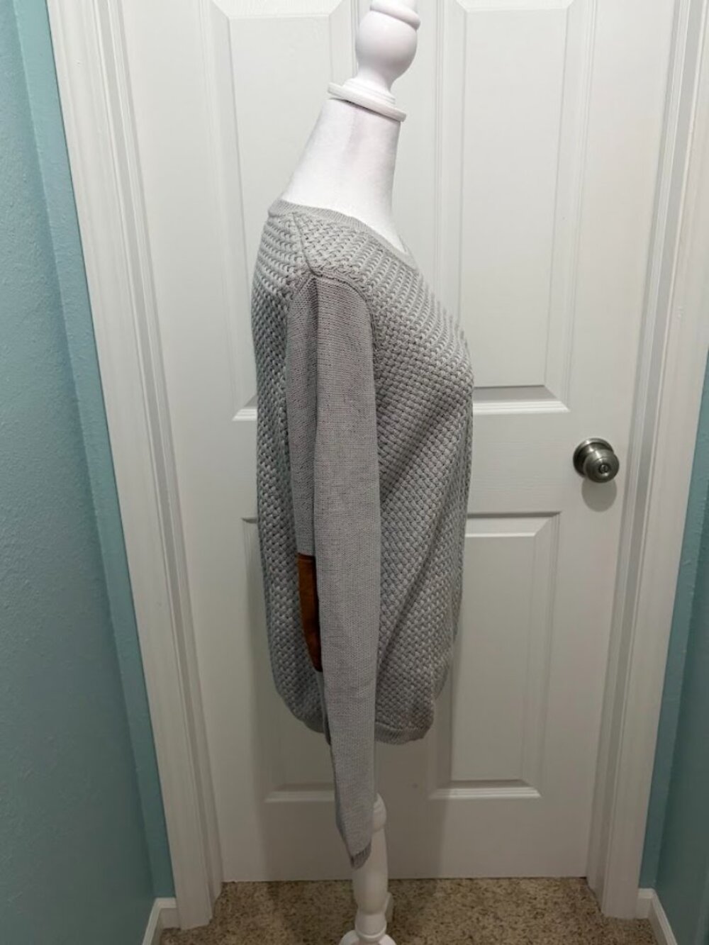 Lety & Me Gray Textured Knit Sweater Women’s Medium Elbow Patch - Picture 2 of 7